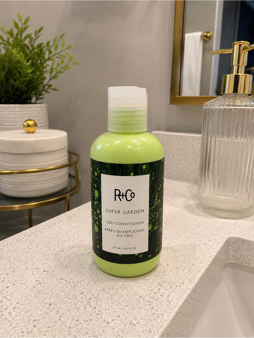 R+Co Super Garden CBD Conditioner 177 ML / 6.0 FL.OZ